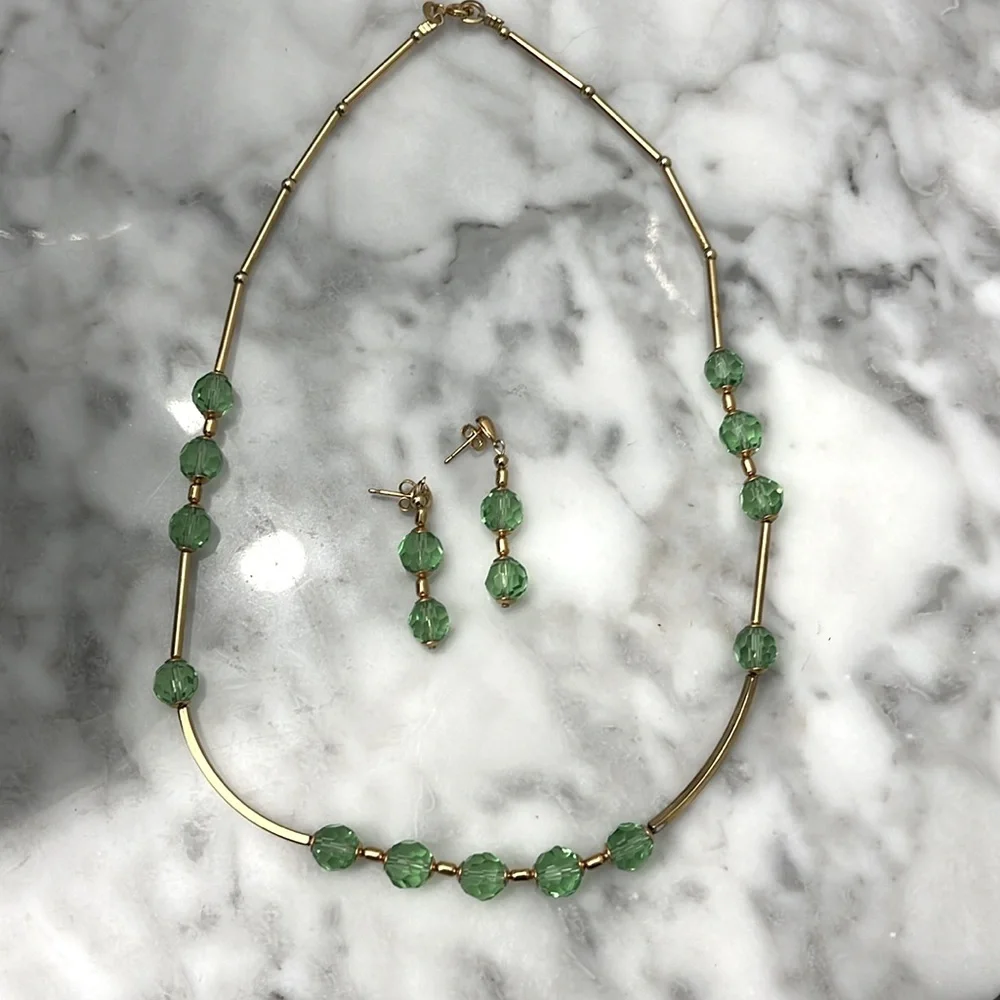 BEAUTIFUL SET OF NECKLACE AND EARRINGS - Picture 4 of 5